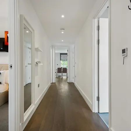 Mysquare Three Bedroom Serviced In Old Street Apartment London