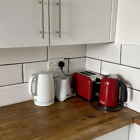 Burgess Park Homes - Near Central Homestay *