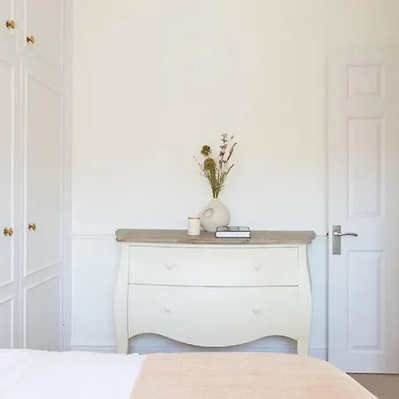 Spacious 3 Bedroom Flat With Terrace Apartment
