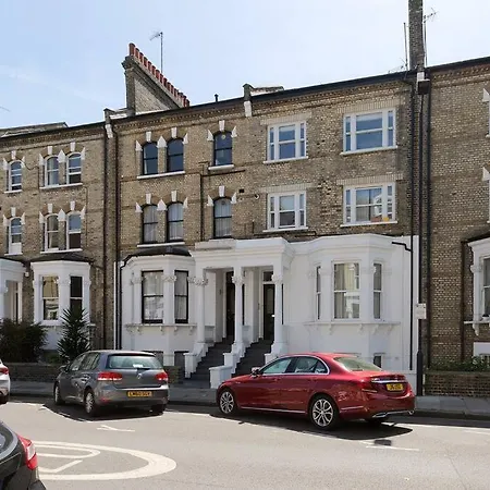 Spacious 3 Bedroom Flat With Terrace Apartment