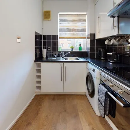 2bedrm-4guests-parking-nearstation London