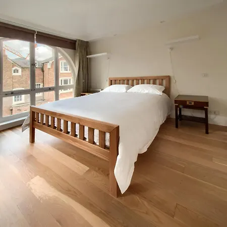 Serene Townhouse With Parking Holiday home *