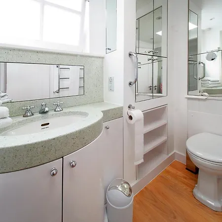 Serene Townhouse With Parking Holiday home *