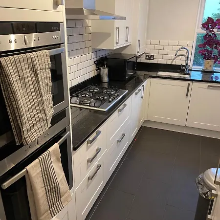 Spacious 2-bedroom Flat Near Station Appartement *