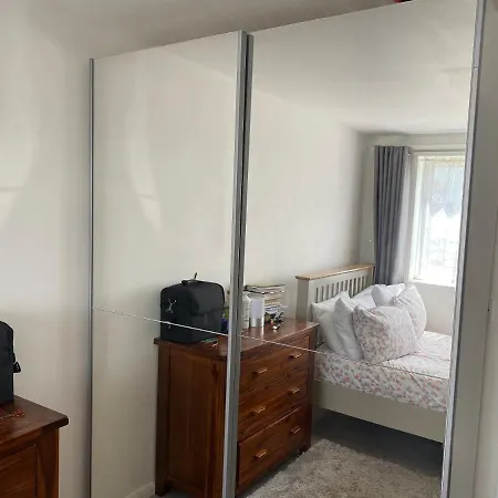 Modern 2 Bedroom Flat With Sky Tv & Free Parking Apartment Dagenham
