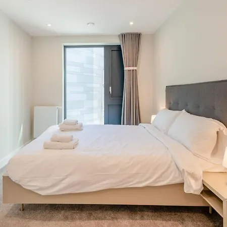 Studios, 1 Bedroom And 2 Bedroom At Kew Bridge In アパート ブレントフォード