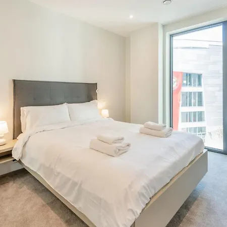 Studios, 1 Bedroom And 2 Bedroom At Kew Bridge In ブレントフォード