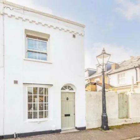 A Charming Victorian 1 Bed In Richmond Apartment *