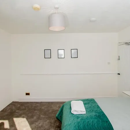Ultimate Comfort 4-bedroom Property For 7 People *