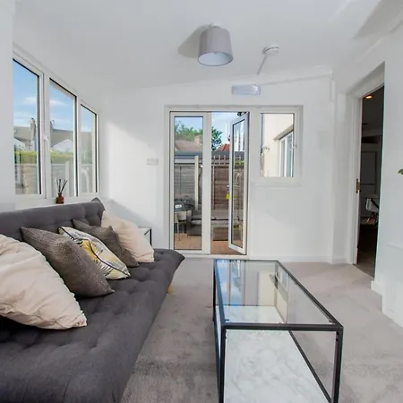 Ultimate Comfort 4-bedroom Property For 7 People *