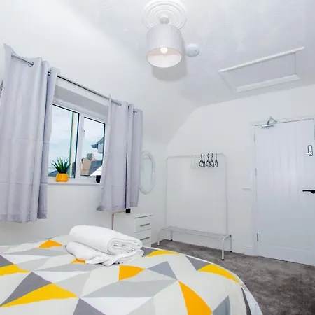 Ultimate Comfort 4-bedroom Property For 7 People Holiday home