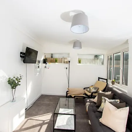 Hébergement de vacances Ultimate Comfort 4-bedroom Property For 7 People *