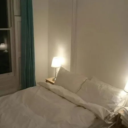 Apartment Flat. Georgian Terrace. Bright. London