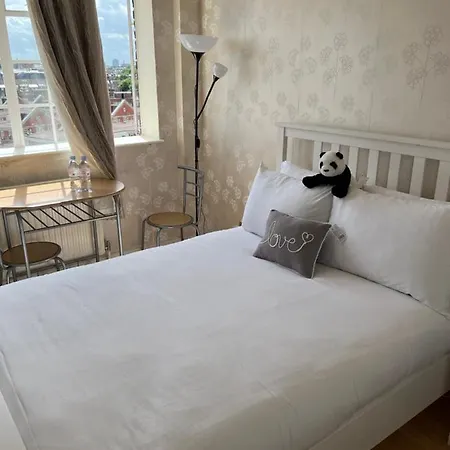 Super Located In South Ken At Chelsea Cloister London