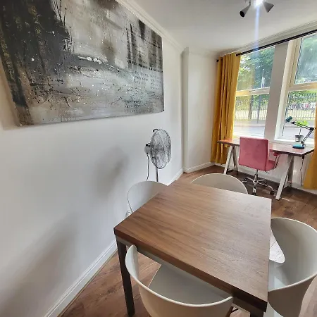 Garland Grangewood Central House,