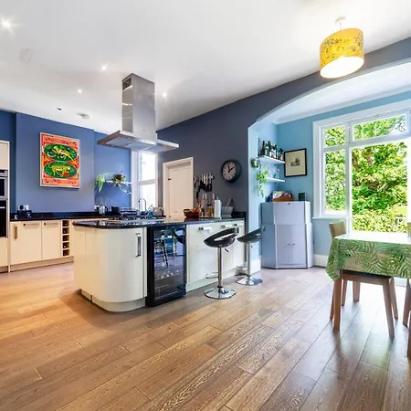 Gorgeous 4 Bdr House With Garden, Crystal Palace *