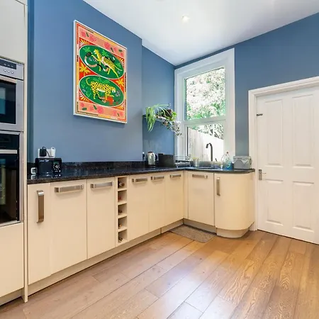 Gorgeous 4 Bdr House With Garden, Crystal Palace Apartment
