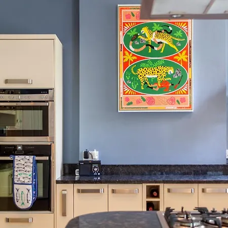 Gorgeous 4 Bdr House With Garden, Crystal Palace London