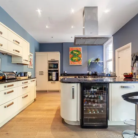 Gorgeous 4 Bdr House With Garden, Crystal Palace Apartment *