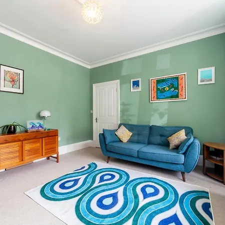 Gorgeous 4 Bdr House With Garden, Crystal Palace Apartment London