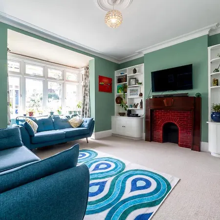 Gorgeous 4 Bdr House With Garden, Crystal Palace Apartment *