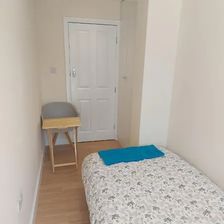 Vibrant Single Only For One Adult 3* Southall