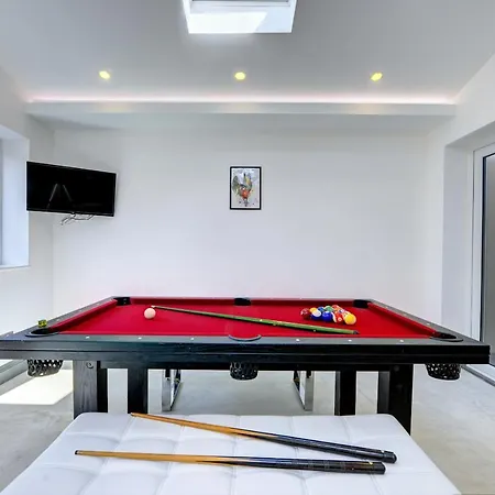 The Cedars Luxury Fantastic Location 15 Minutes From Gatwick 13 Minutes To London Bridge