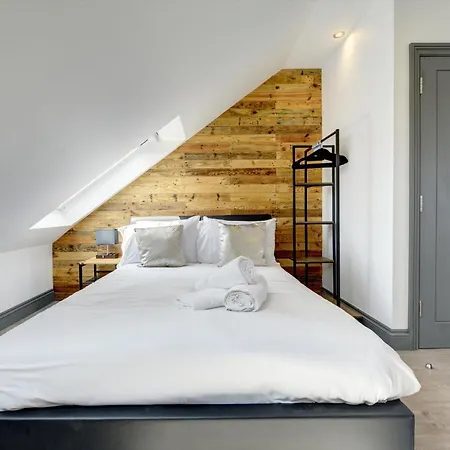 The Cedars Luxury Fantastic Location 15 Minutes From Gatwick 13 Minutes To London Bridge *