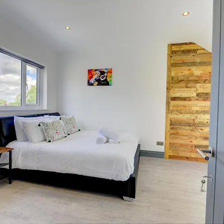The Cedars Luxury Fantastic Location 15 Minutes From Gatwick 13 Minutes To London Bridge * South Norwood