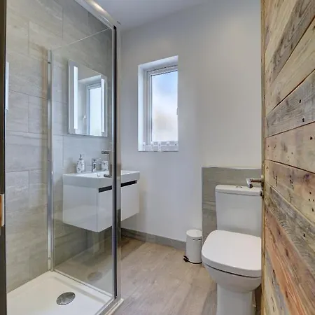 The Cedars Luxury Fantastic Location 15 Minutes From Gatwick 13 Minutes To London Bridge