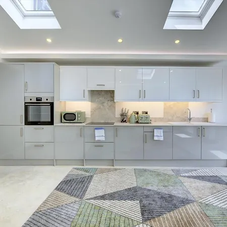 The Cedars Luxury Fantastic Location 15 Minutes From Gatwick 13 Minutes To London Bridge South Norwood