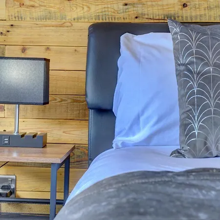 The Cedars Luxury Fantastic Location 15 Minutes From Gatwick 13 Minutes To London Bridge *