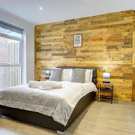 The Cedars Luxury Fantastic Location 15 Minutes From Gatwick 13 Minutes To London Bridge *
