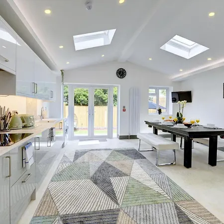 Lejlighed The Cedars Luxury Fantastic Location 15 Minutes From Gatwick 13 Minutes To London Bridge