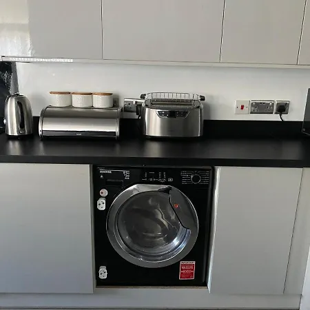 Apartment Modern 2 Bedroom Flat With Sky Tv & Free Parking Dagenham