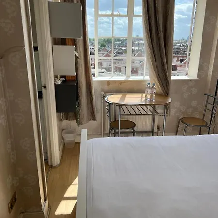 Super Located In South Ken At Chelsea Cloister London