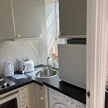 Apartment Super Located In South Ken At Chelsea Cloister *