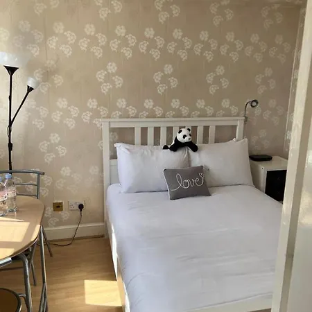 Super Located In South Ken At Chelsea Cloister Apartment