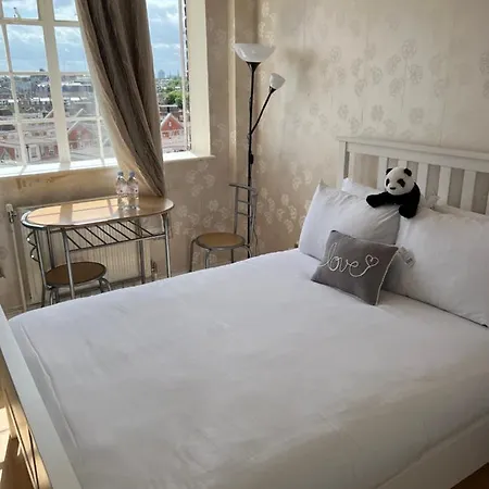 Super Located In South Ken At Chelsea Cloister *