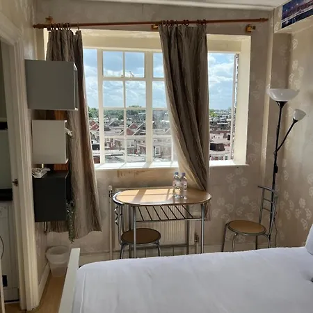 Super Located In South Ken At Chelsea Cloister