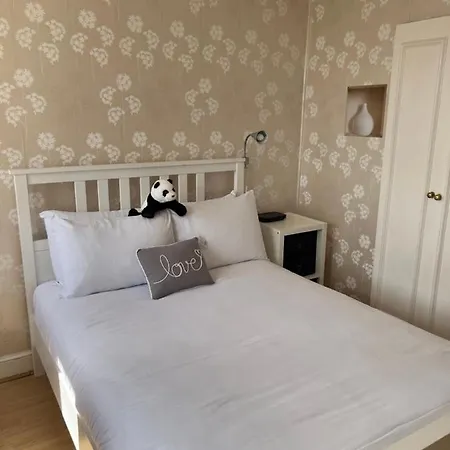 Super Located In South Ken At Chelsea Cloister Apartment