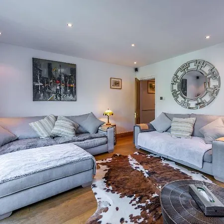 Pass The Keys Beautiful 3 Bedroom Family *