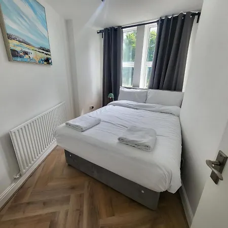 Garland Grangewood Central House, * London