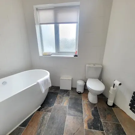Garland Grangewood Central House, * London