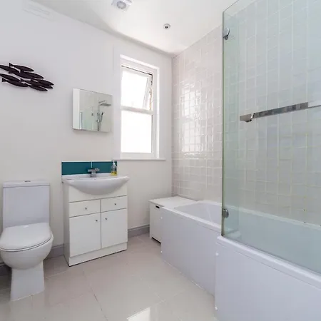 Gorgeous 4 Bdr House With Garden, Crystal Palace *