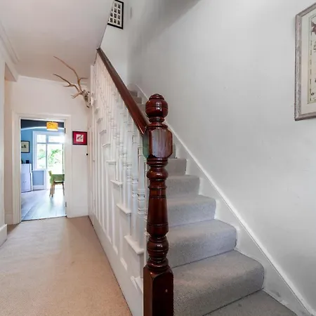 Gorgeous 4 Bdr House With Garden, Crystal Palace London