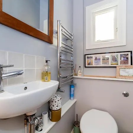 Gorgeous 4 Bdr House With Garden, Crystal Palace *