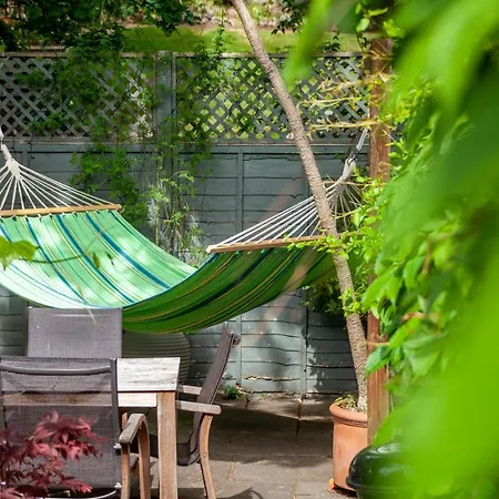Gorgeous 4 Bdr House With Garden, Crystal Palace Apartment *