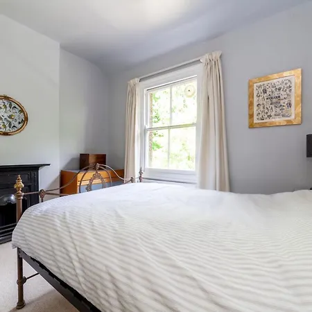 Gorgeous 4 Bdr House With Garden, Crystal Palace Apartment London