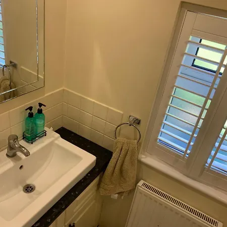 Accommodatie bij particulieren Private With Common Kitchen, Bathroom, Garden And Lounge In Surrey